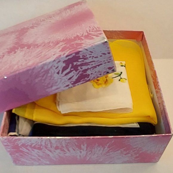 BOX of 11 Vintage handkerchief's and scarves - Picture 11 of 11